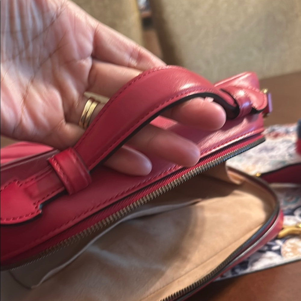 Gucci Red Crossbody Bag with Chevron Quilting - Picture 8 of 10